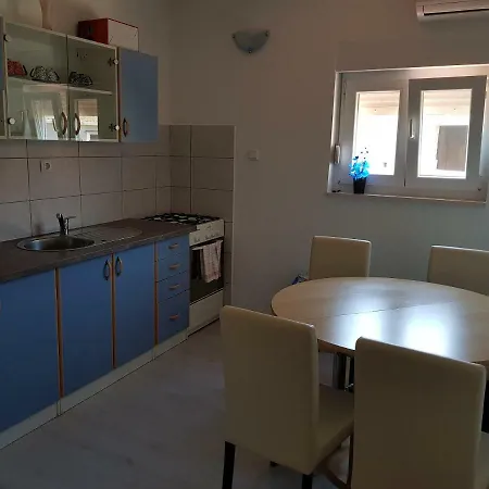 Apartment Ante